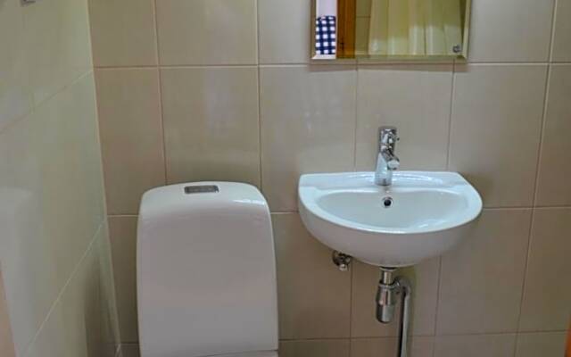 Kraavi Guest Hostel