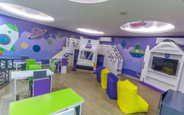 Menesse The City By Playa Moments