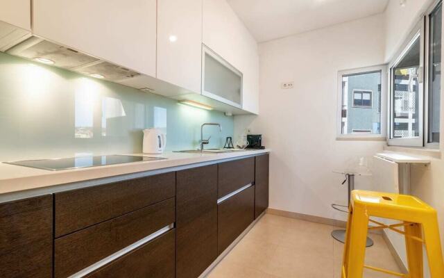 Gorgeous Apartment in Alges With Stunning Rooftop Pool