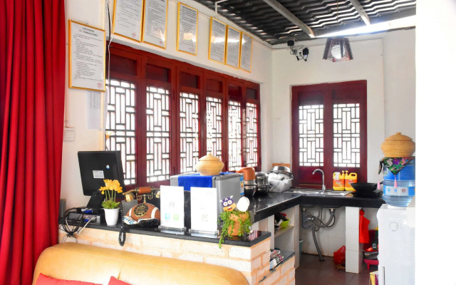 Shi Lin family folk inn