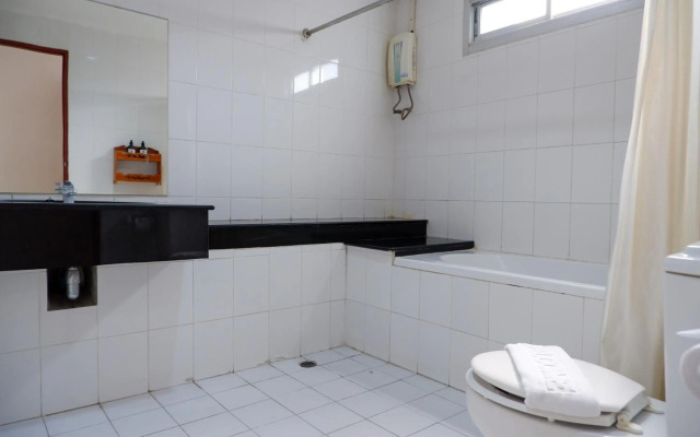 18 Coins Budget Hotel