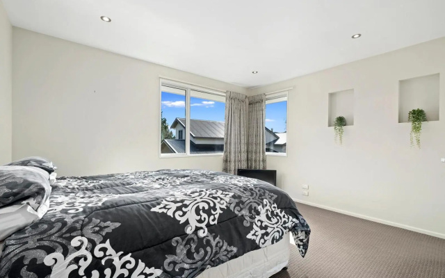 Hideaway on Hunter - Wanaka Holiday Home – Guest Rooms – Wanaka