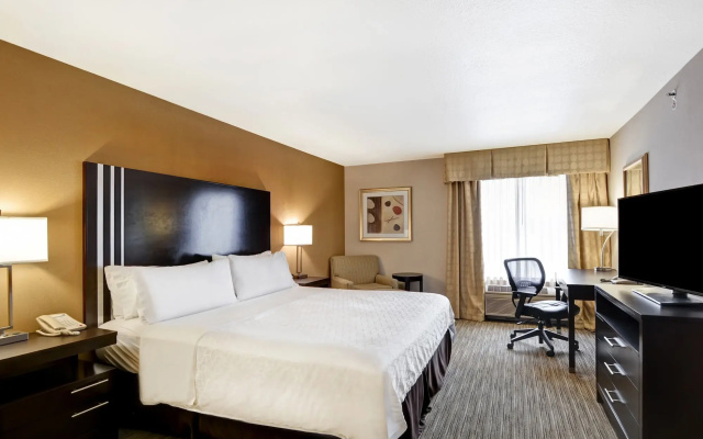 Holiday Inn Express & Suites New Berlin by IHG