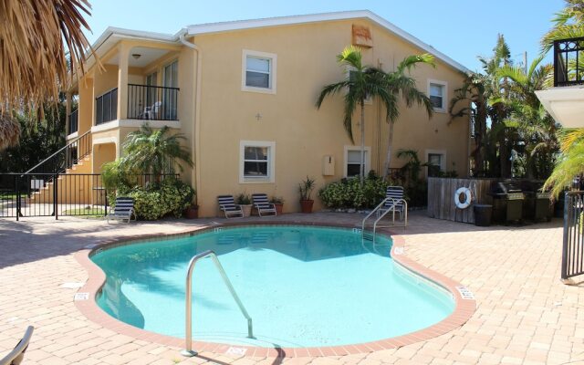 Crabby Pelican of Coconut Villas of Dunedin - Two Bedroom Condo