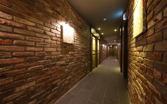 Brooks Hotel
