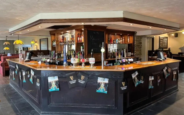 Savoy Country Inn