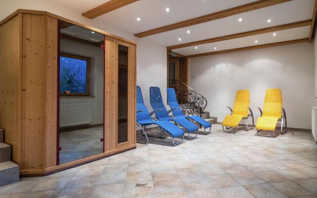 Large Luxury Chalet near Ski Area Zillerarena Königsleiten