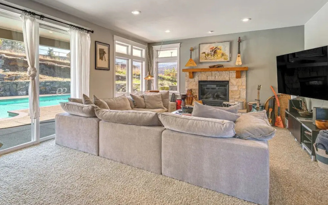 Private Pool & Mtn Views: Stunning Ashland Home