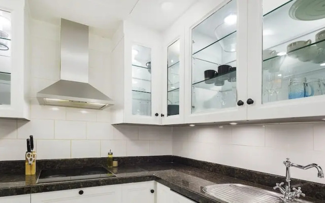 LUX  Modern Residence across Dubai Mall