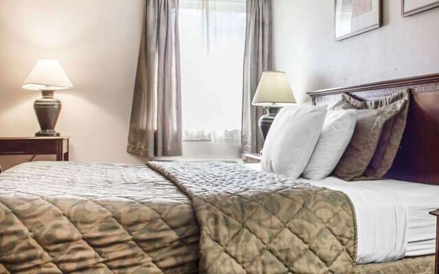 Rodeway Inn Huntington Station - Melville