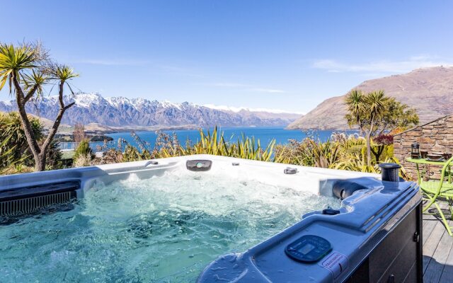 Alpine Gold With Incredible Lake Views SPA