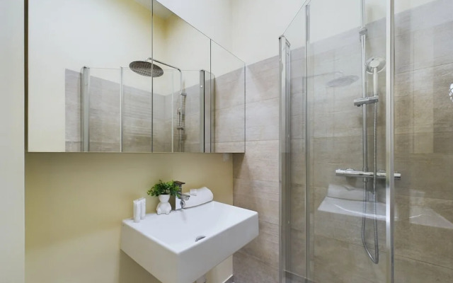 Bright Studio on Wilcza by Renters