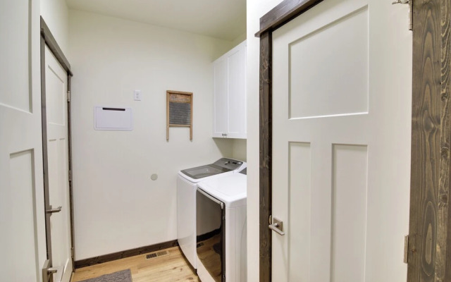 Pet-friendly Bozeman Home ~ 7 Mi to Downtown!