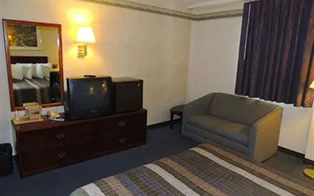 Budget Host Inn & Suites