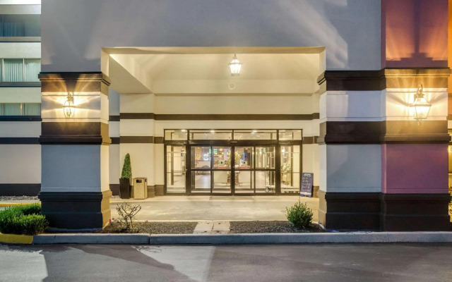 Exton Hotel & Conference Center