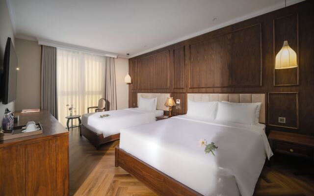 Golden Lotus Luxury Hotel Da Nang