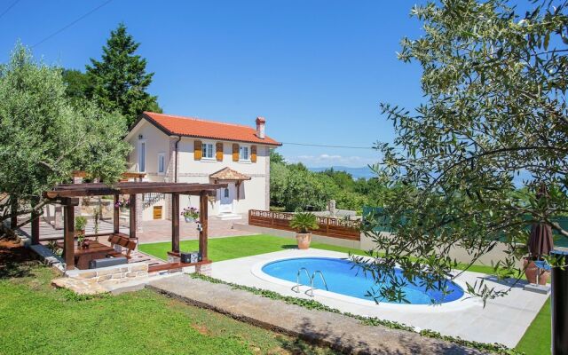 Beautiful villa with sea view and pool located near Opatija