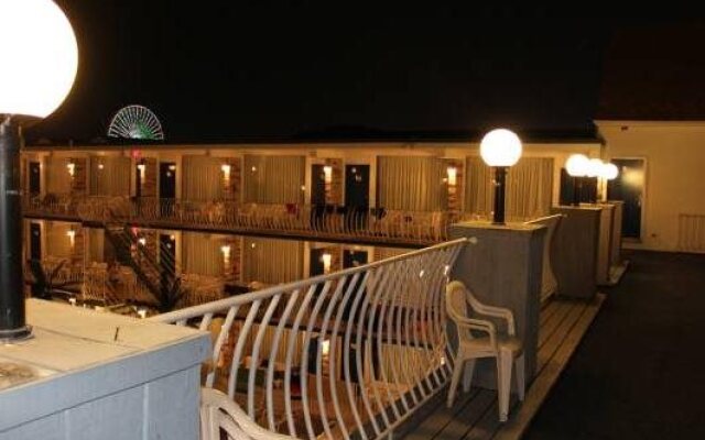 Quarterdeck Motel