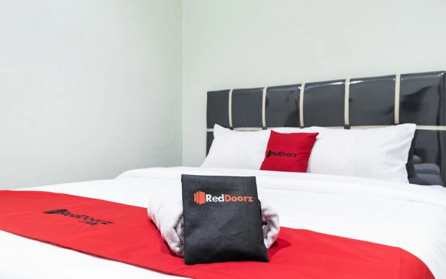 RedDoorz near Medan Amplas