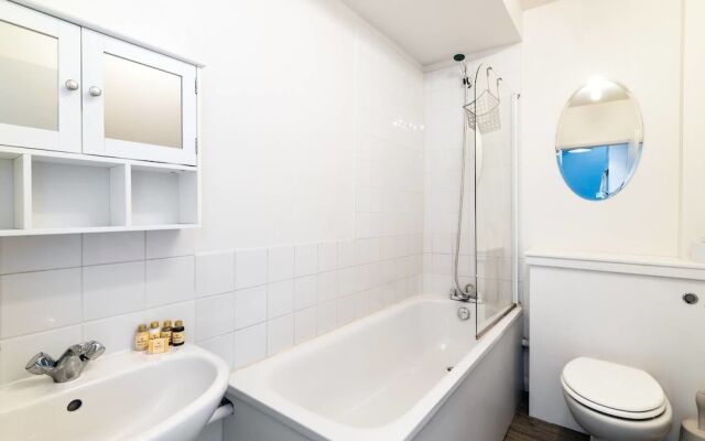 Bright Large Home in Clapham, Sleeps 8!