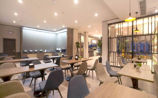 Hanting Hotel Zhijiang Yanjiang Avenue