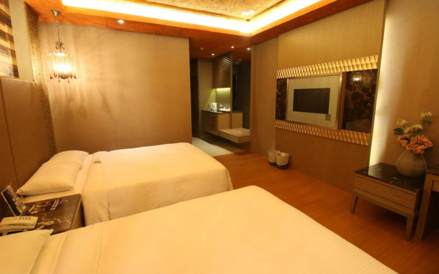 R7 Eco Hotel