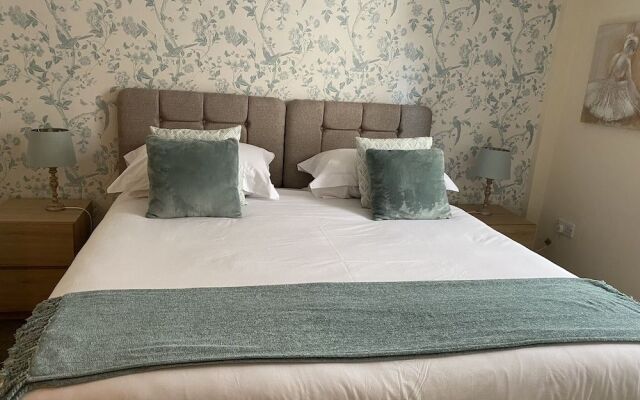 La Scala Inverness City Apartment