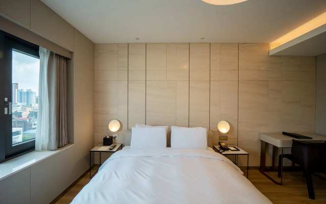 New Hilltop Hotel