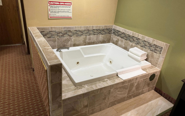 Super 8 by Wyndham DeKalb IL