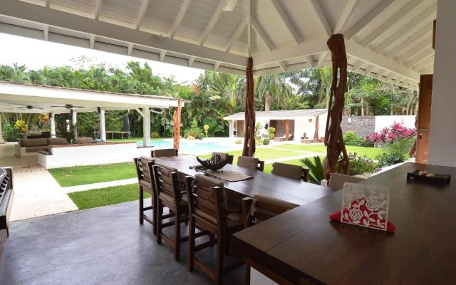 "las Terrenas : Front Beach And Garden Villa With Private Staff"