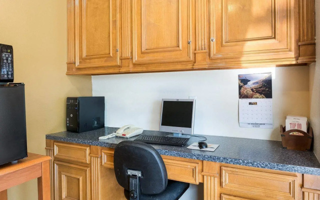 Rodeway Inn & Suites Humble, TX