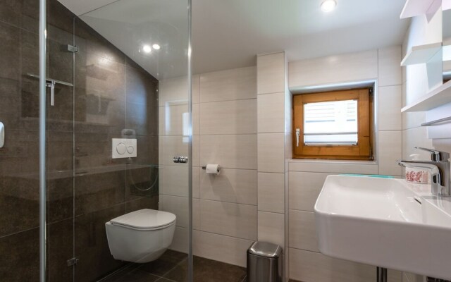 Opulent Holiday Home in Piesendorf with Sauna & Hot Tub