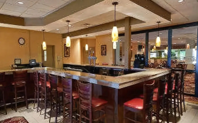 Ramada by Wyndham East Syracuse Carrier Circle
