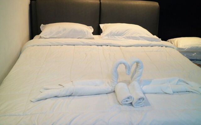 Bangkok Room by City Court Condo