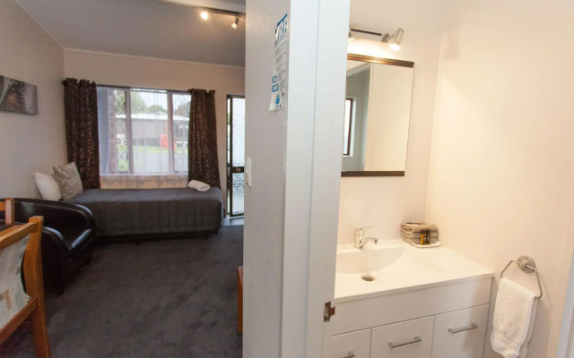 Alton Lodge Motel