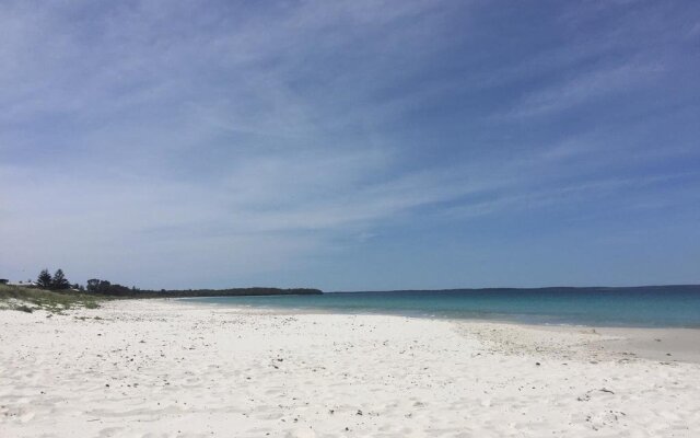 Hayes Beach House, Jervis Bay - Pet Friendly Award Winner - Fireplace