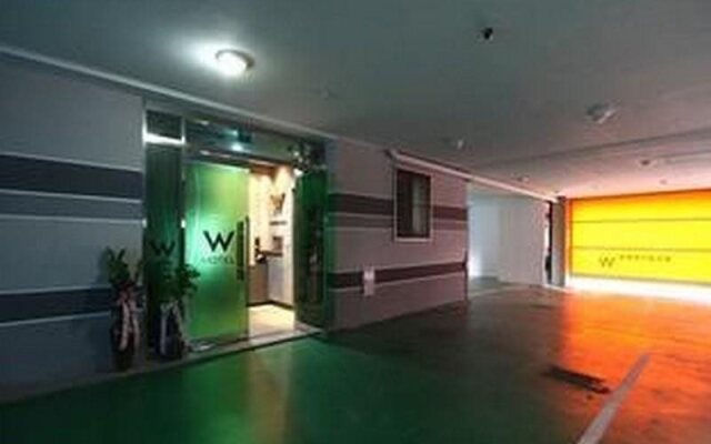 W Motel