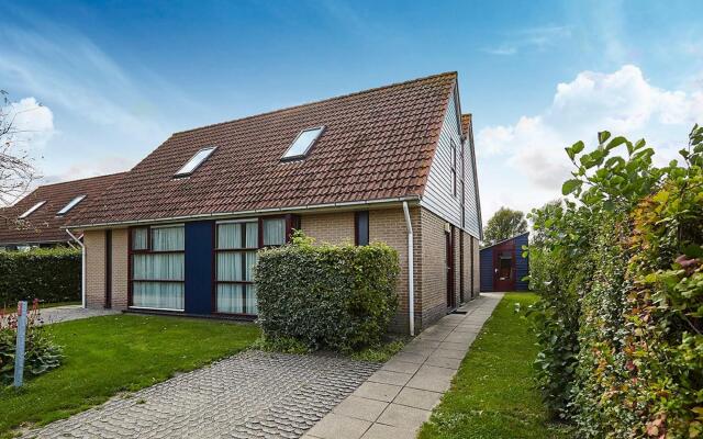 Coy Holiday Home With Large Garden