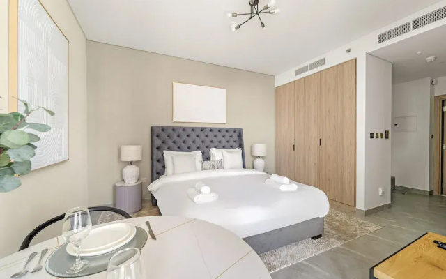 Peninsula One - 1710 Studio