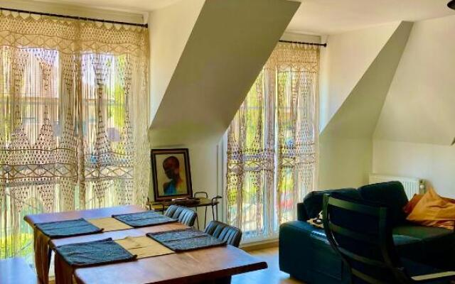 Comfy flat 7 min away from Disney