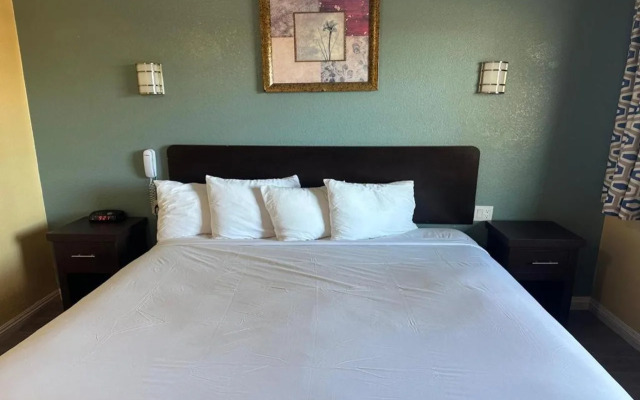 Hotel Avenida - Oceanside Camp Pendleton