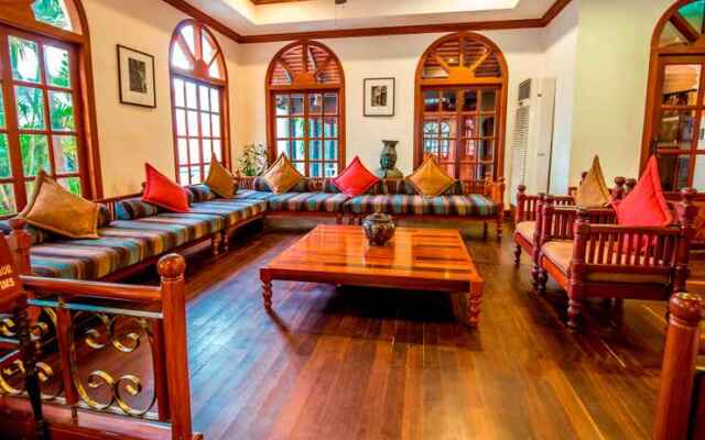 Royal Crown Hotel & Spa