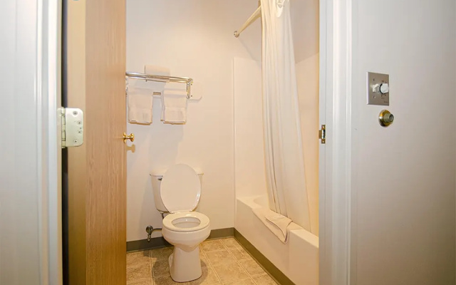 Urbana Inn & Suites