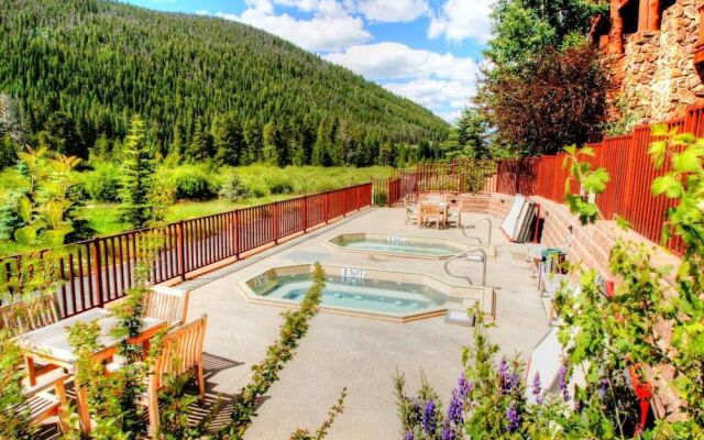 5983 Hidden River Lodge 3 Bedroom Condo by RedAwning