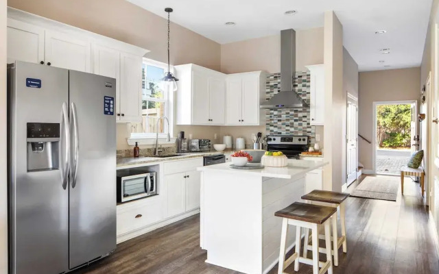 Sleeps 18! Private Pool, Hot Tub, Near Beach Miramar Dream House by Avantstay