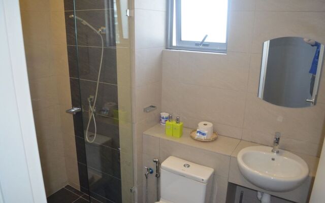 Elegant Living At loft Imago KK