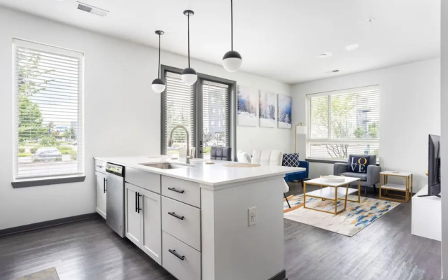 Bright & Cozy 2BR Retreat W/parking Broad Ripple