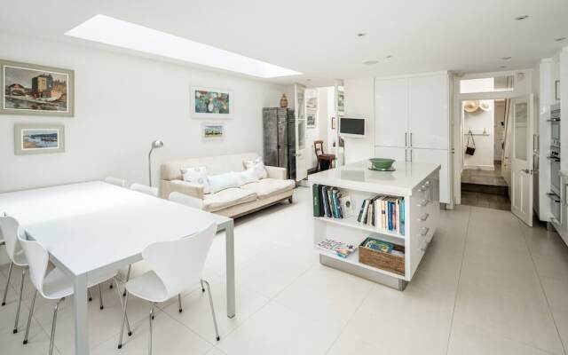 Exceptional 4-bed house right by Battersea Park