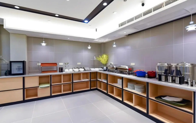 Homeinn Selected Hotel (Wuxi Anzhen East Railway Station RT-Mart)