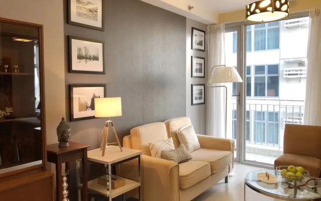 Cozy Pad in Heart of Makati HiSpeed WiFi